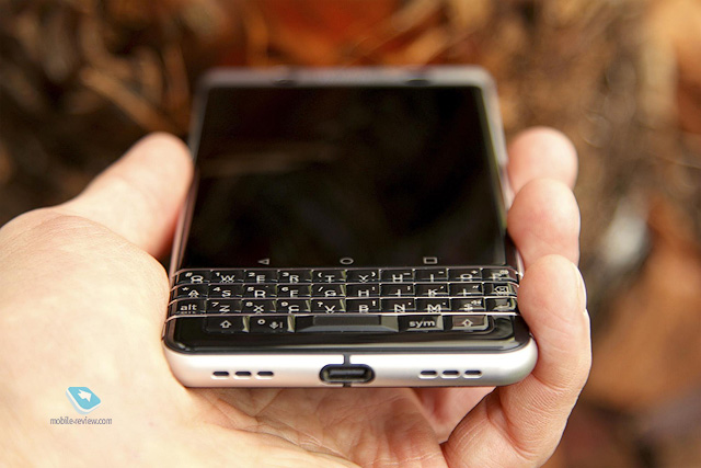 Втім, на BlackBerry P'9983 така гравірування виглядає досить непогано, ми обов'язково отгравіруем перший з отриманих смартфонів і опублікуємо фотографії