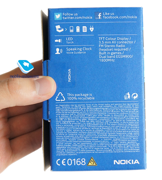 Написи на коробці англійською мовою, є наклейка з сертифікатами, в тому числі РСТ, а також наклейка з контактами офісу Nokia в Казахстані, на казахською мовою